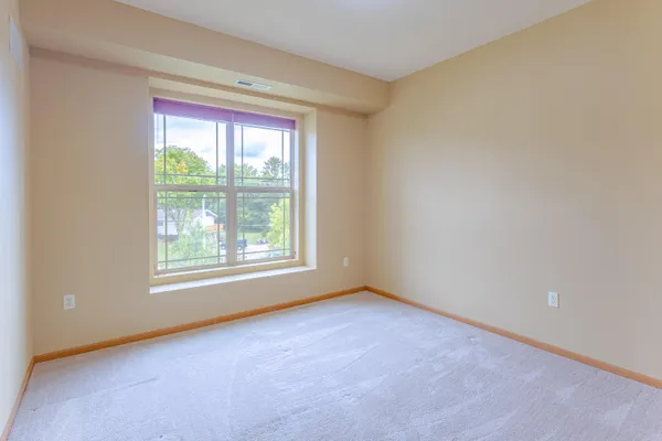 $279,000 | 230 Hilldale Drive, Unit 1307, Hartford, WI 53027