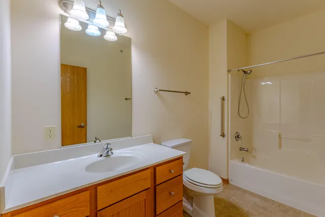 $279,000 | 230 Hilldale Drive, Unit 1307, Hartford, WI 53027