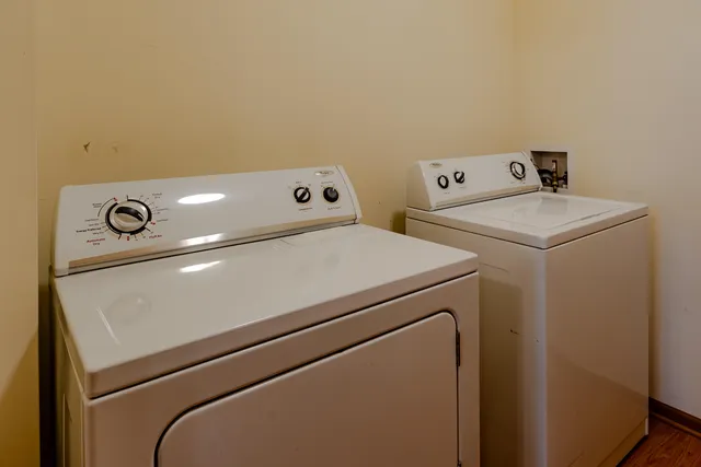 $279,000 | 230 Hilldale Drive, Unit 1307, Hartford, WI 53027