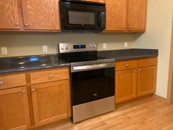 $279,000 | 230 Hilldale Drive, Unit 1307, Hartford, WI 53027