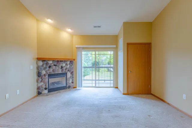 $279,000 | 230 Hilldale Drive, Unit 1307, Hartford, WI 53027