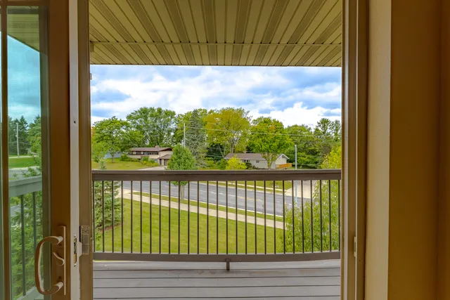 $279,000 | 230 Hilldale Drive, Unit 1307, Hartford, WI 53027