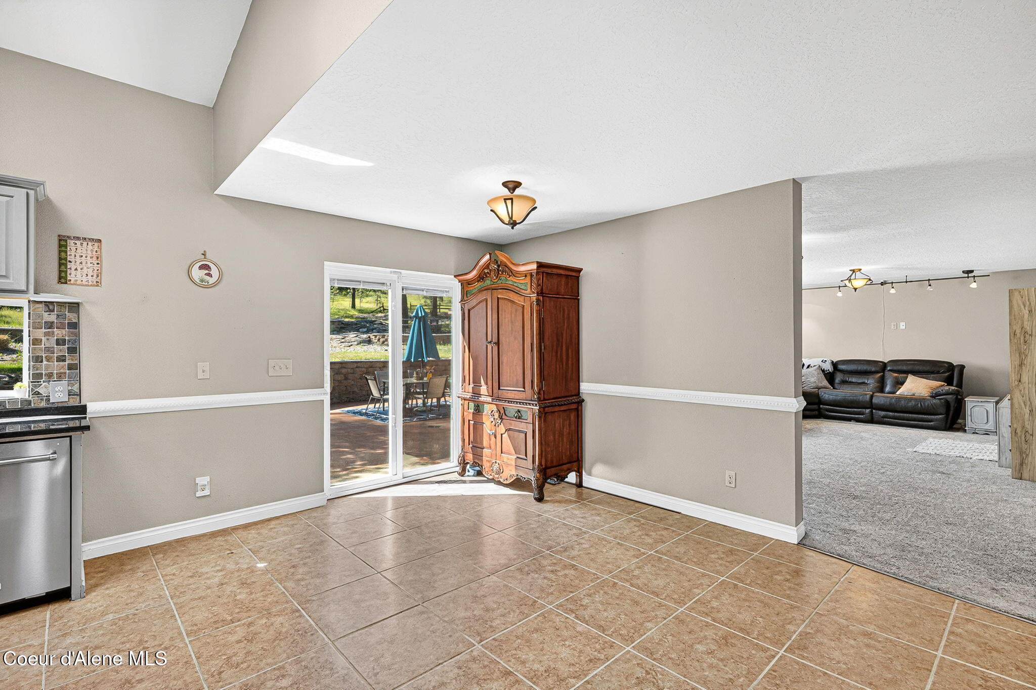 18341 West Highway 53 Rathdrum, ID 83858 - Photo 9 of 36 Dining