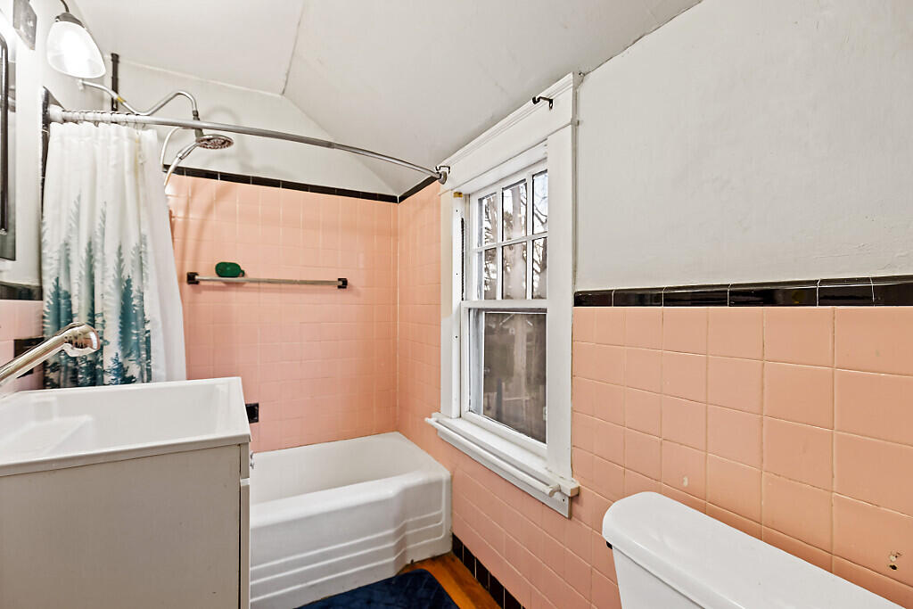 7 Donald Street Waterville, ME 04901 - Photo 15 of 26 09_BP5A2589_DxO_mls