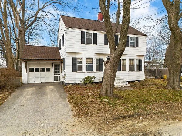 $249,900 | 7 Donald Street, Waterville, ME 04901