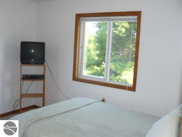 360 East Cemetery Road Maple City, MI 49664 - Photo 6 of 15 1707349-5.JPG