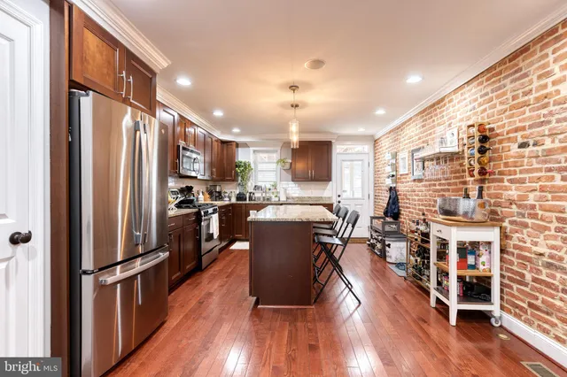 $2,800 | 211 South Clinton Street, Baltimore, MD 21224