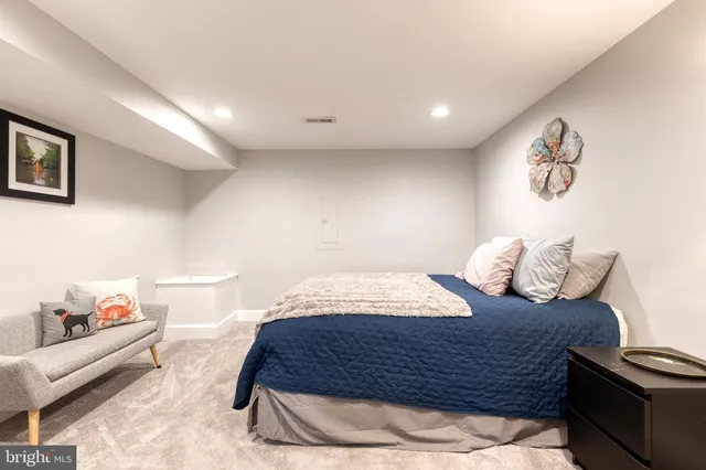 $2,800 | 211 South Clinton Street, Baltimore, MD 21224