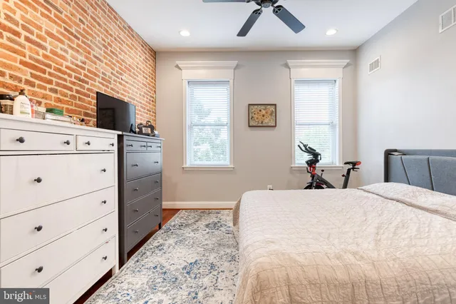 $2,800 | 211 South Clinton Street, Baltimore, MD 21224