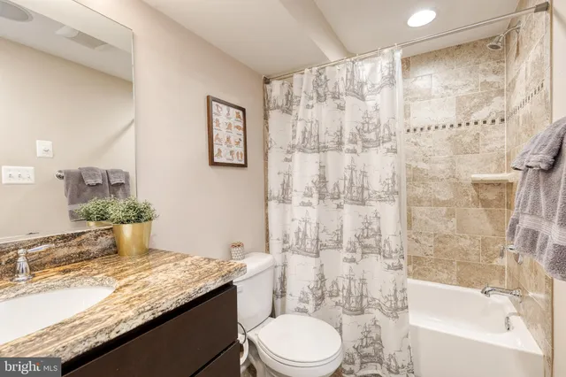 $2,800 | 211 South Clinton Street, Baltimore, MD 21224