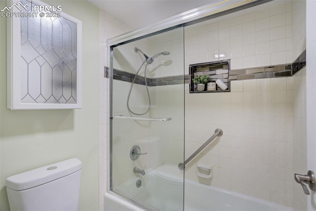 1130 Fontmore Road, Unit B Colorado Springs, CO 80904 - Photo 21 of 44 Primary bathroom