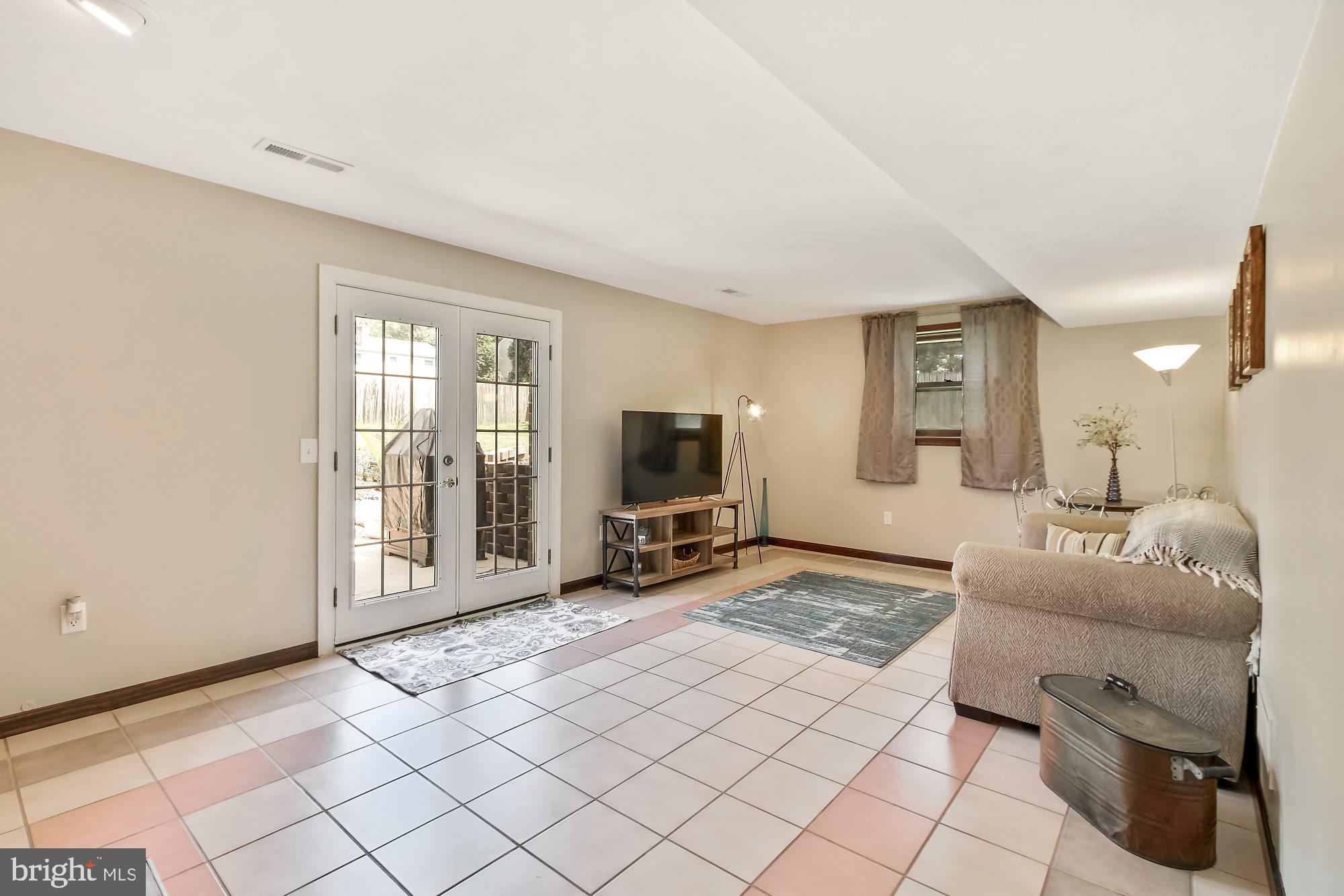1460 Greenbriar Road York, PA 17404 - Photo 18 of 35 Gallery Image 18