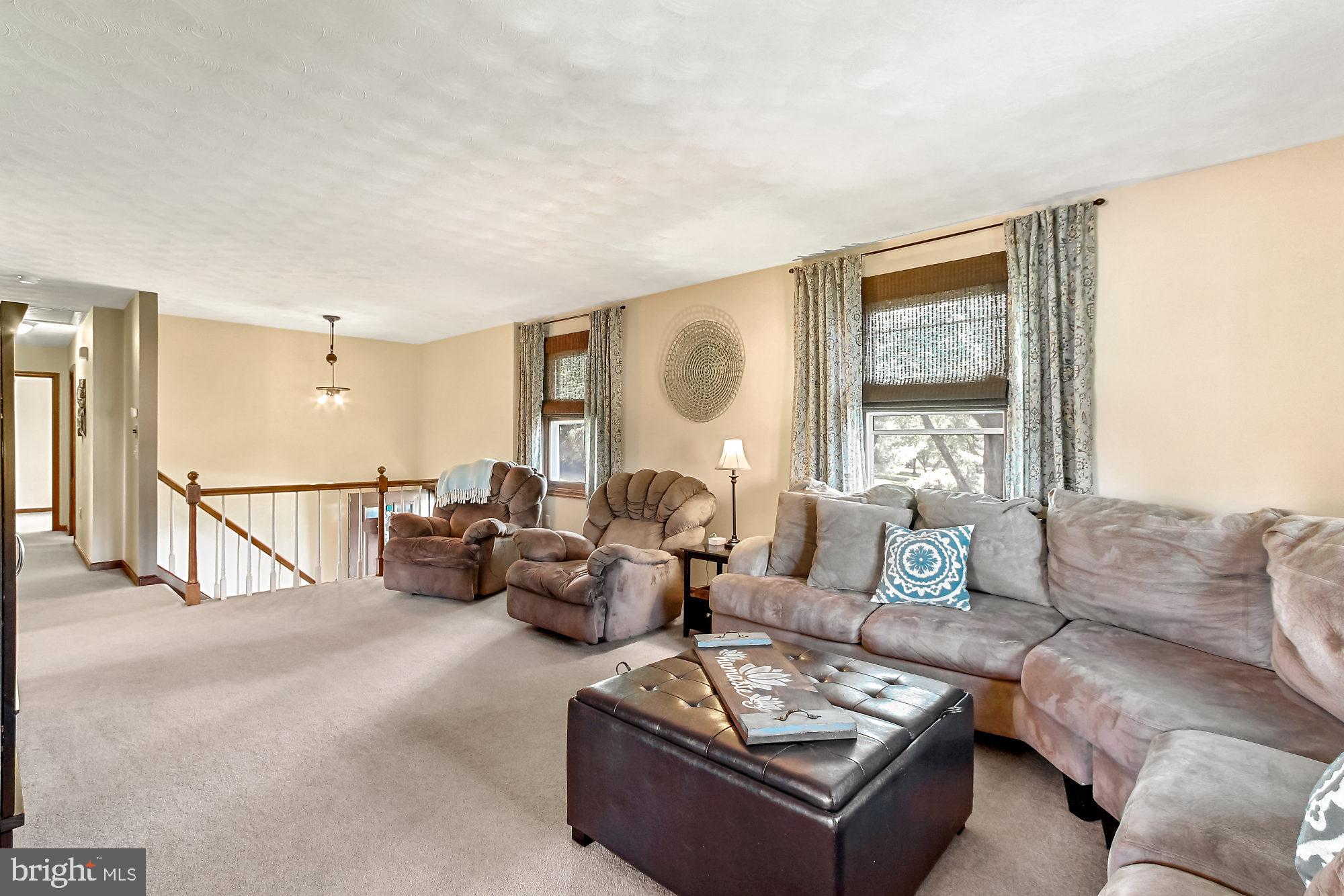 1460 Greenbriar Road York, PA 17404 - Photo 4 of 35 Gallery Image 4