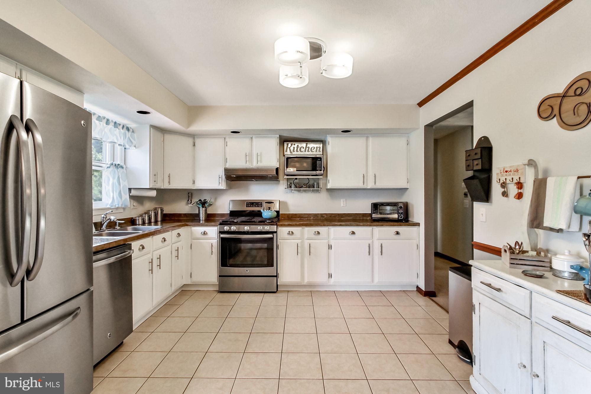 1460 Greenbriar Road York, PA 17404 - Photo 7 of 35 Gallery Image 7