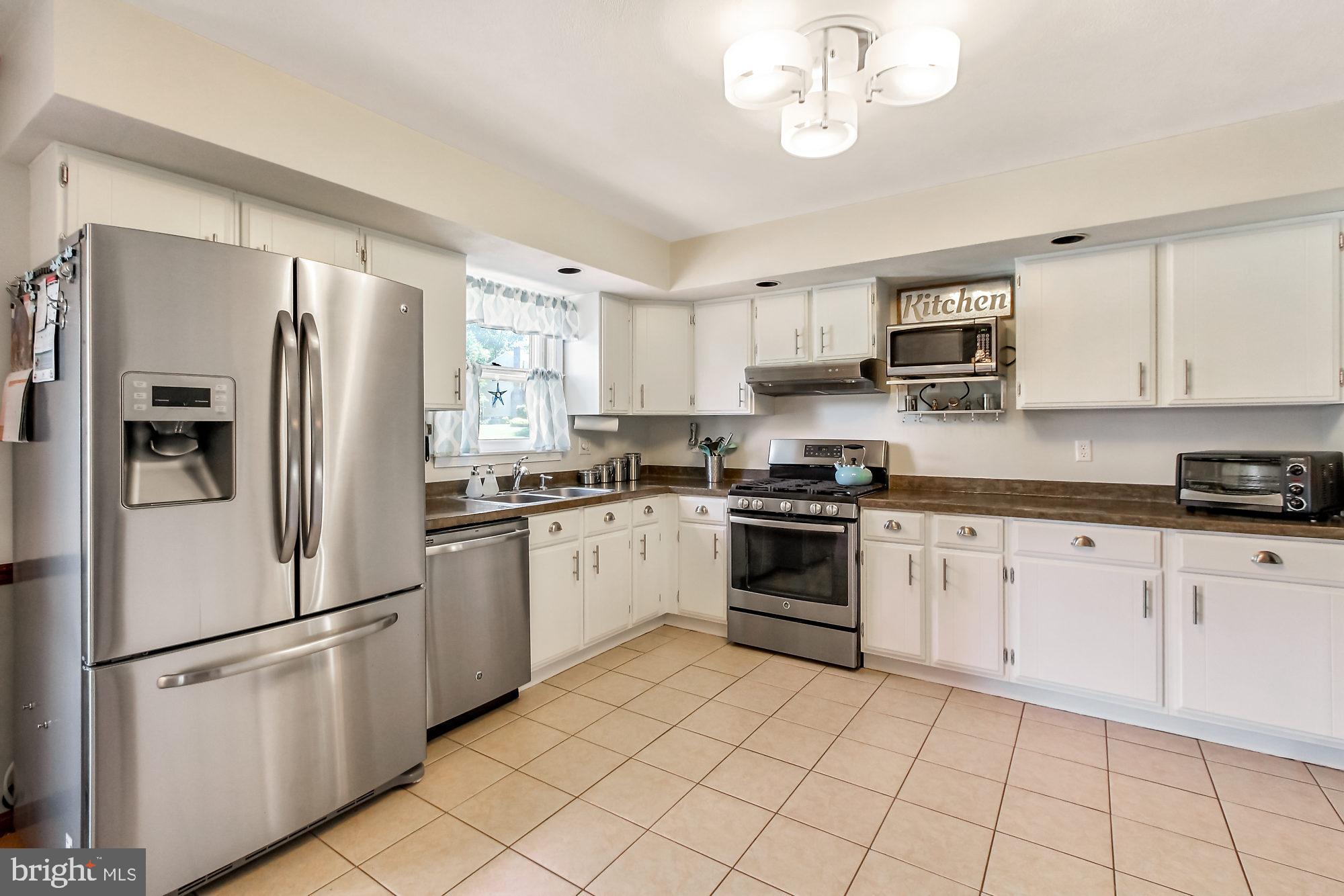 1460 Greenbriar Road York, PA 17404 - Photo 8 of 35 Gallery Image 8