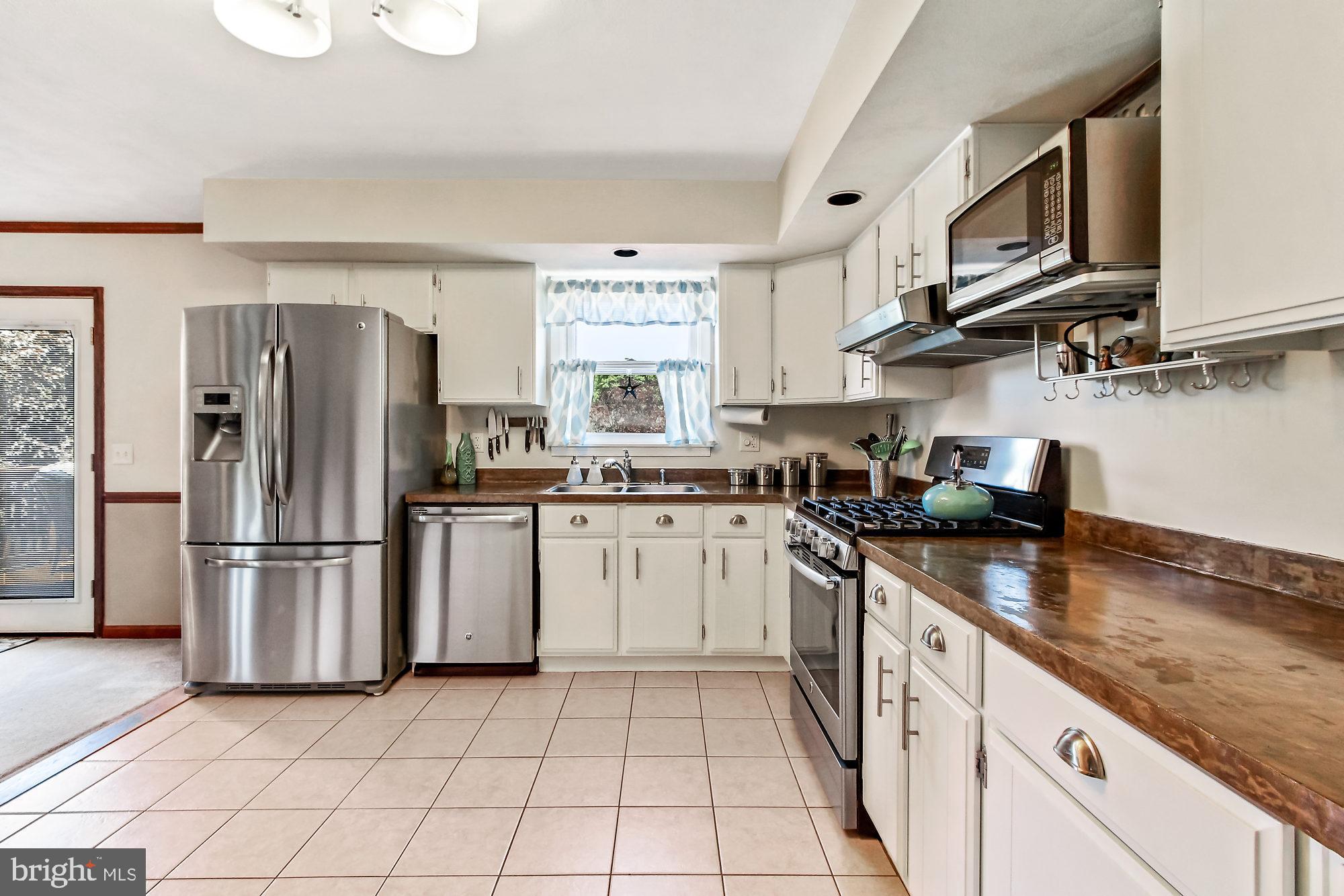 1460 Greenbriar Road York, PA 17404 - Photo 9 of 35 Gallery Image 9