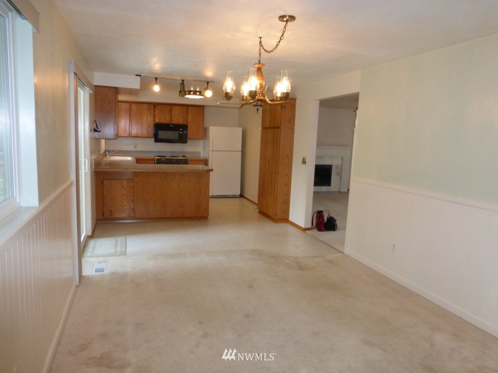 12916 Southeast 189th Place Renton, WA 98058 - Photo 4 of 16 Gallery Image 4