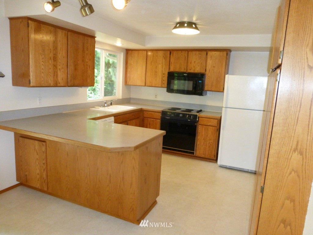 12916 Southeast 189th Place Renton, WA 98058 - Photo 5 of 16 Gallery Image 5