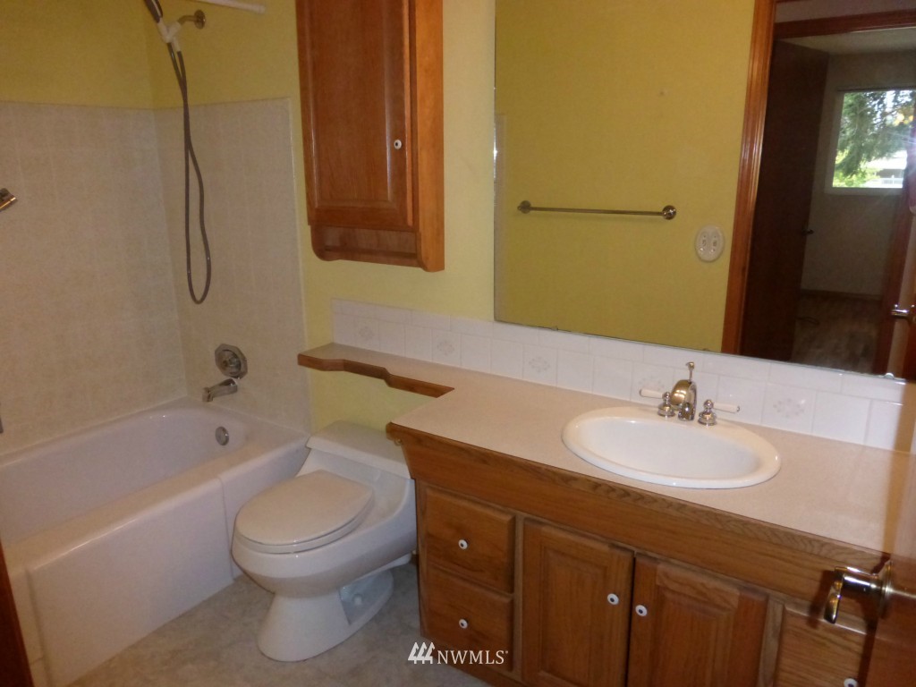 12916 Southeast 189th Place Renton, WA 98058 - Photo 7 of 16 Gallery Image 7