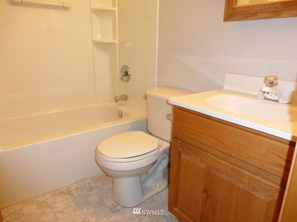 12916 Southeast 189th Place Renton, WA 98058 - Photo 9 of 16 Gallery Image 9