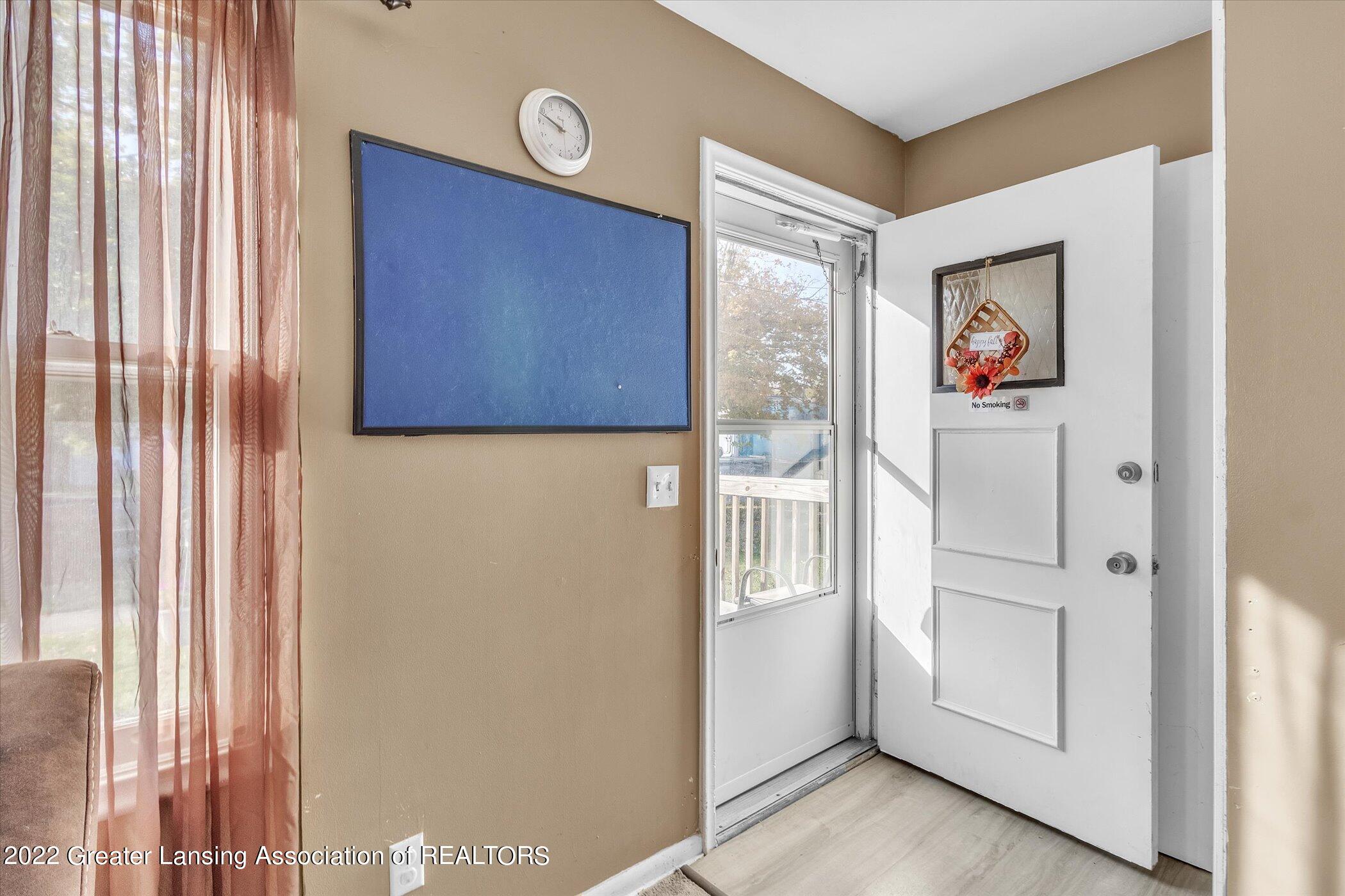 523 East Cavanaugh Road Lansing, MI 48910 - Photo 12 of 47 07-523-E-Cavanaugh-Rd-WindowStill-Real-E