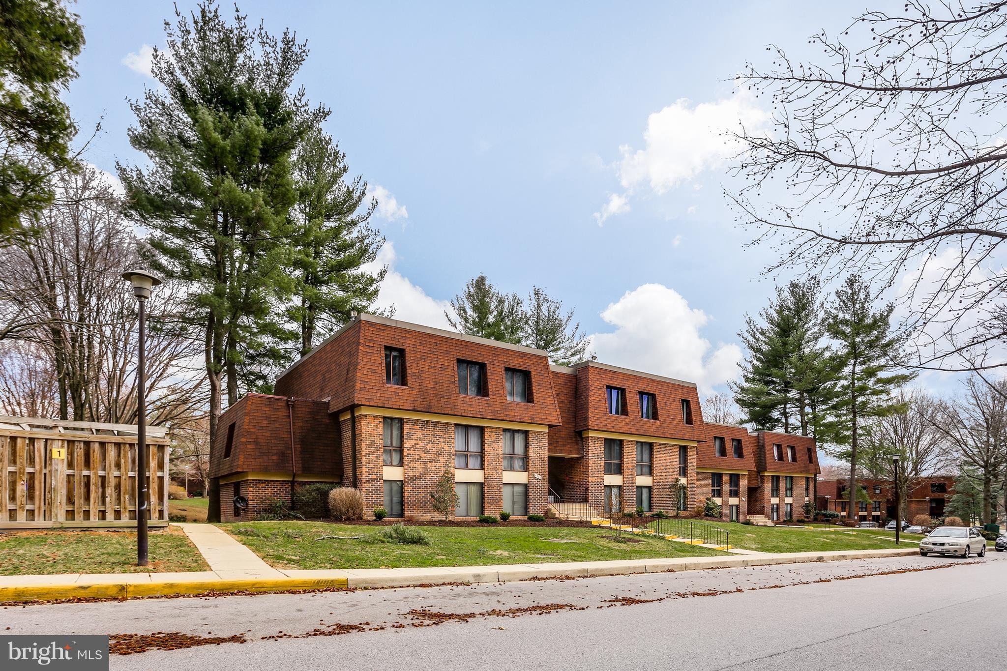 5240 West Running Brook Road, Unit 301 Columbia, MD 21044 - Photo 3 of 22 LESS THAN 2 MINUTES TO DOWNTOWN COLUMBIA