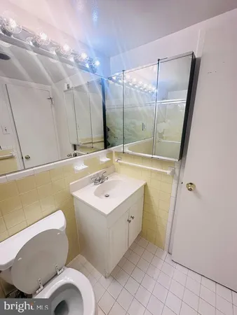 $2,350 | 1330 New Hampshire Avenue Northwest, Unit 823, Washington, DC 20036