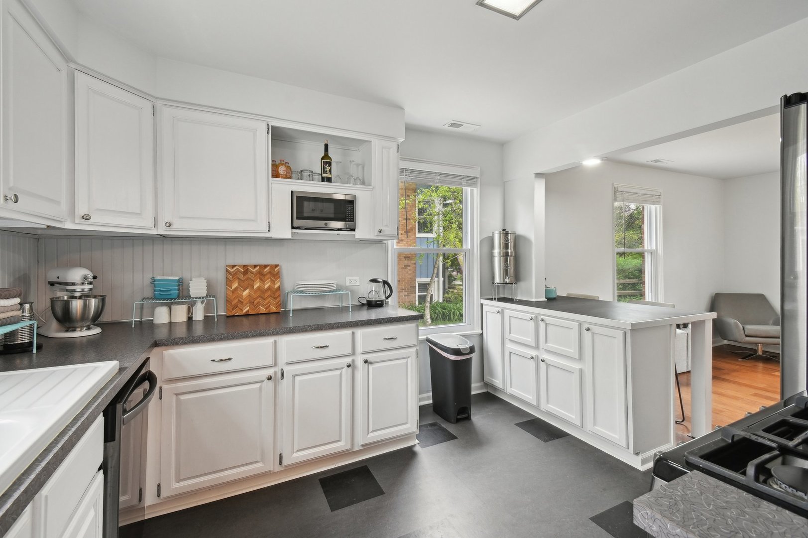 14 East Woodland Road Lake Bluff, IL 60044 - Photo 7 of 33 Gallery Image 7
