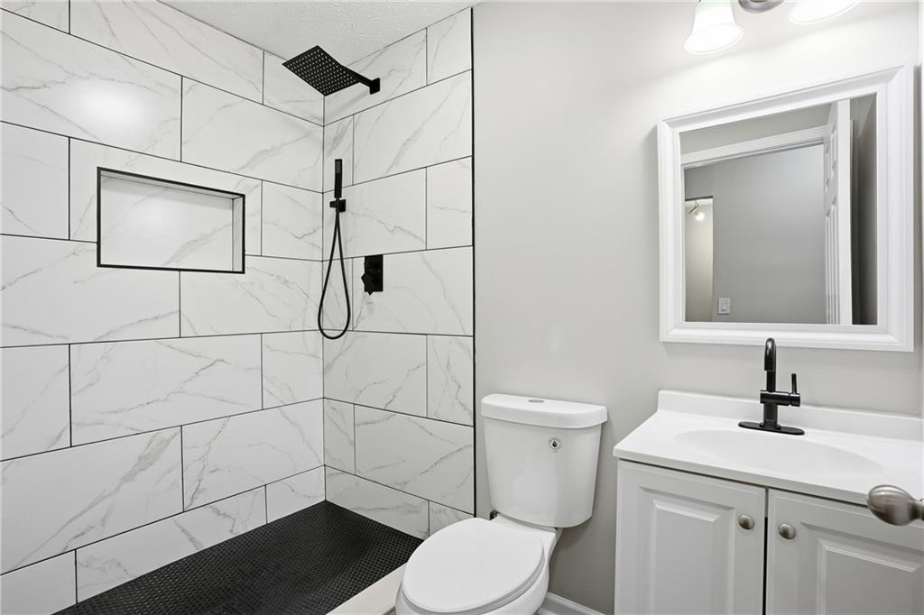 1045 Forest Path Stone Mountain, GA 30088 - Photo 15 of 26