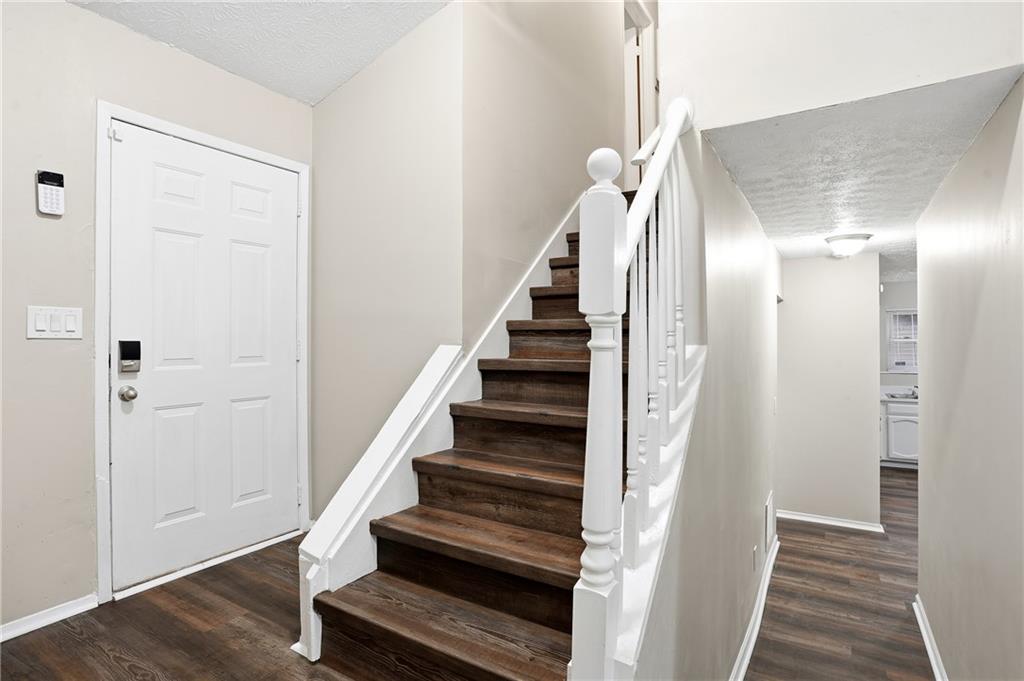 1045 Forest Path Stone Mountain, GA 30088 - Photo 4 of 26