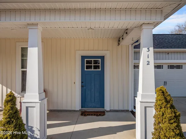 $305,000 | 312 Holbrook Lane, Hubert, NC 28539