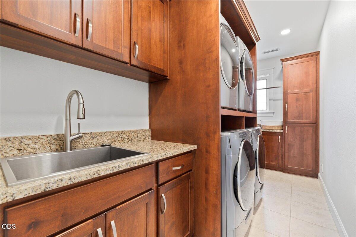 1013 Roxy Ann Road Medford, OR 97504 - Photo 50 of 74 55-wash