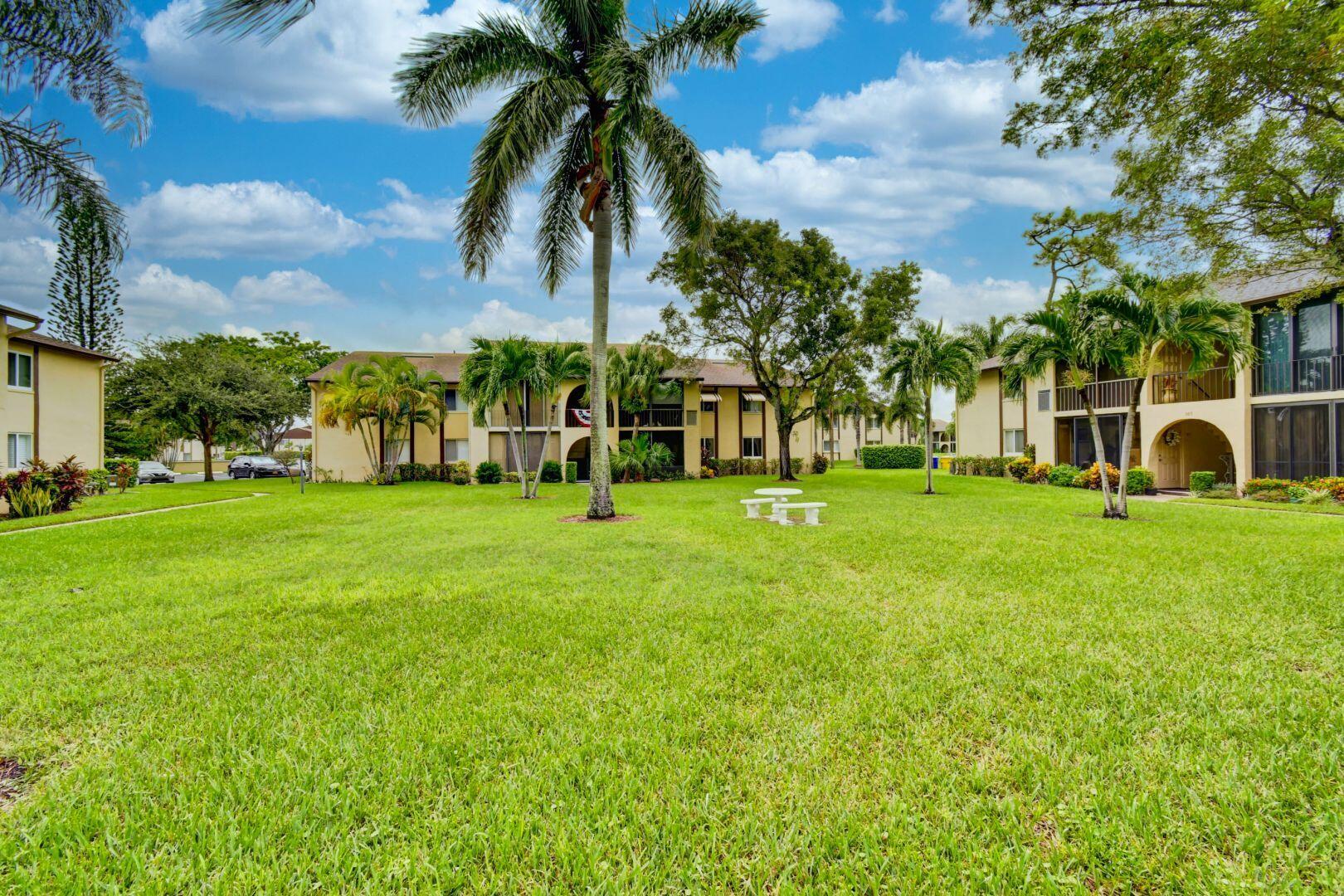 304 Pine Ridge Circle, Unit C2 Greenacres, FL 33463 - Photo 4 of 34 07_dsc_1293_4_5_6_7