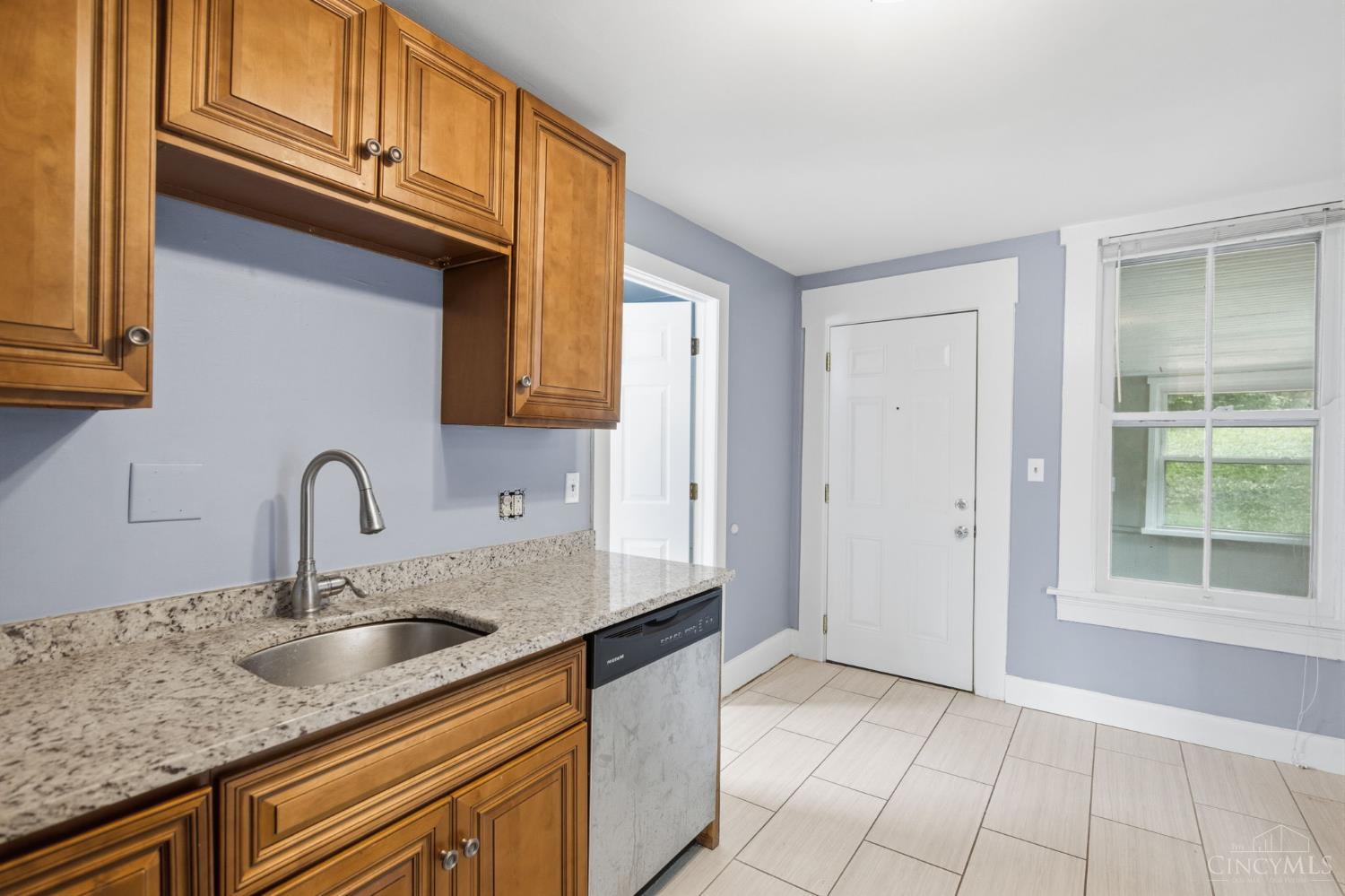 3262 Linwood Avenue Cincinnati, OH 45208 - Photo 29 of 53