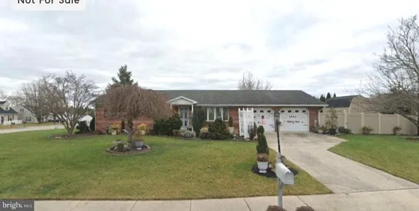 $237,500 | 2111 Pineview Circle, Dover, PA 17315