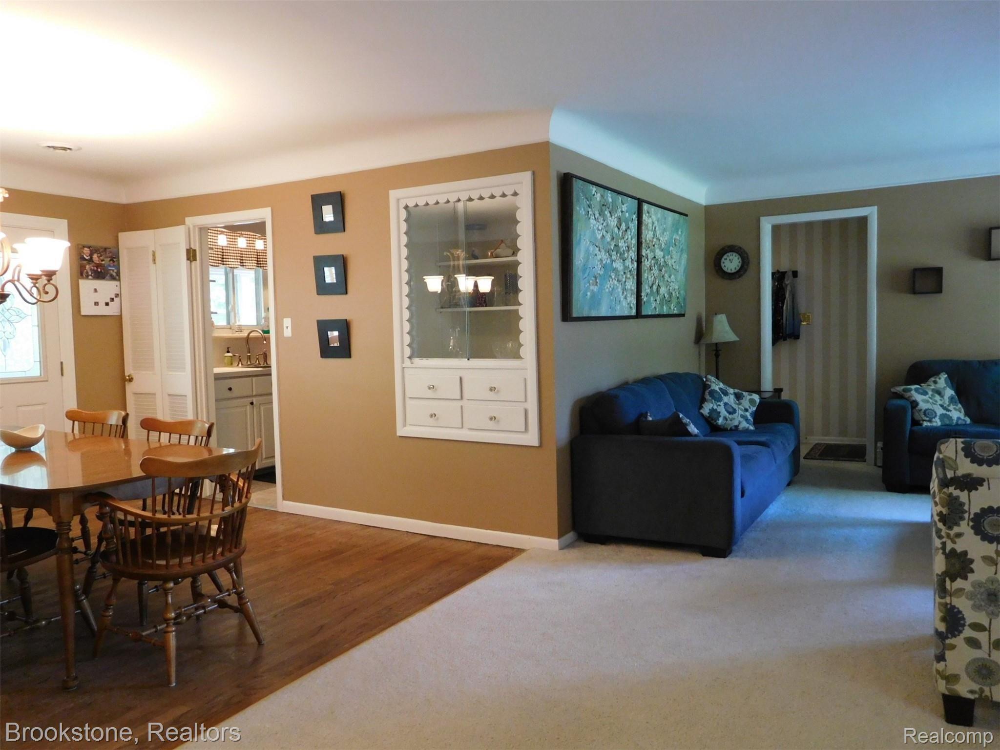 780 Ridgewood Road Rochester, MI 48306 - Photo 5 of 26 Dining room w/ built ins