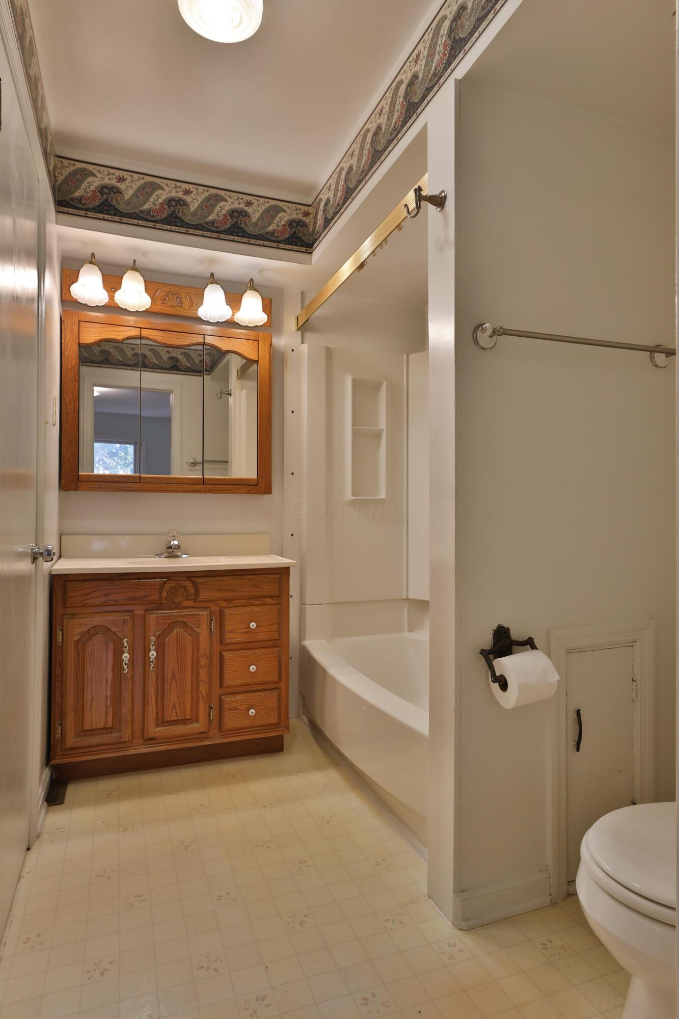 7646 Lee Road Westerville, OH 43081 - Photo 36 of 54 Full Bathroom