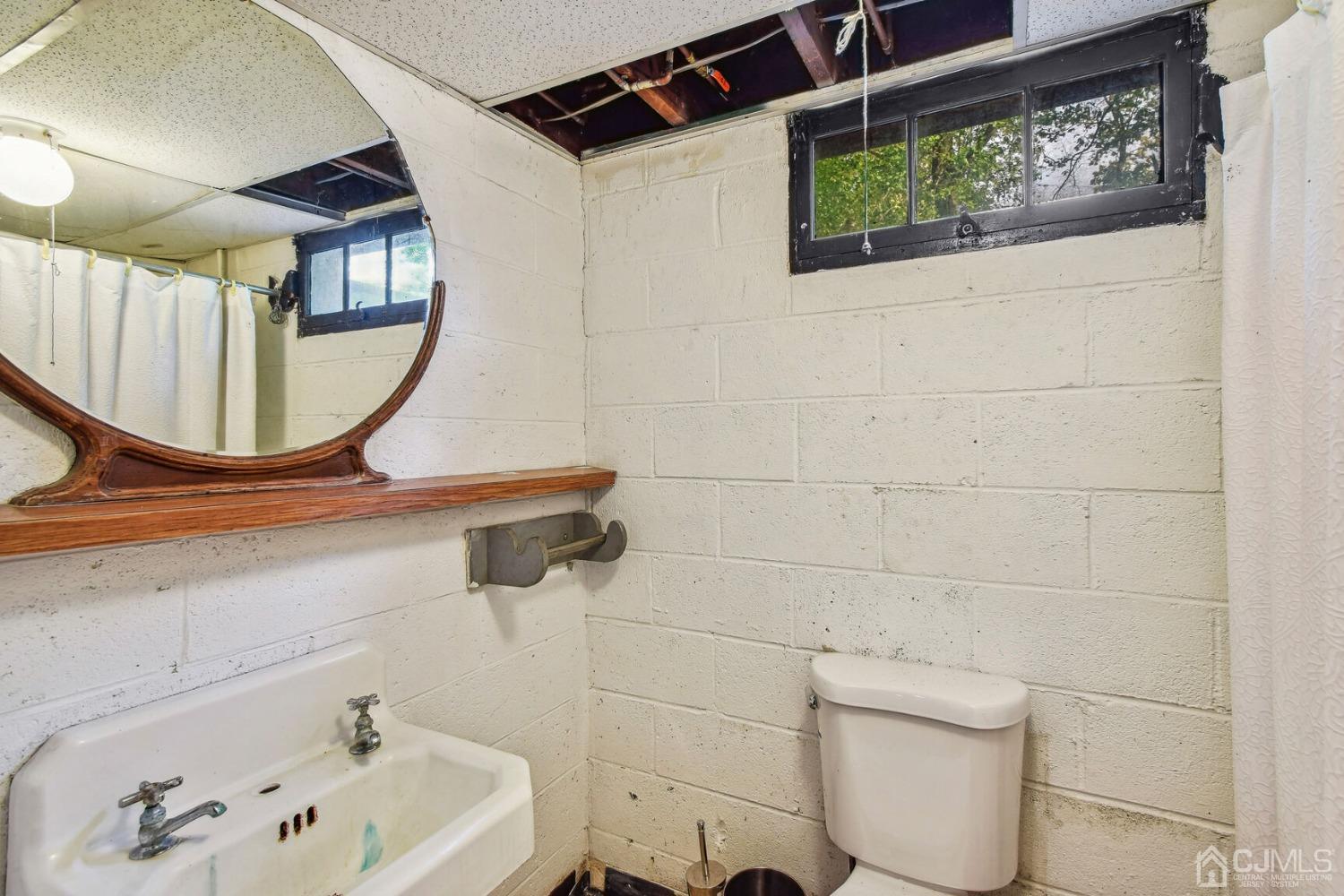 220 Dunhams Corner Road East Brunswick, NJ 08816 - Photo 22 of 27 a bathroom with a toilet a sink and mirror