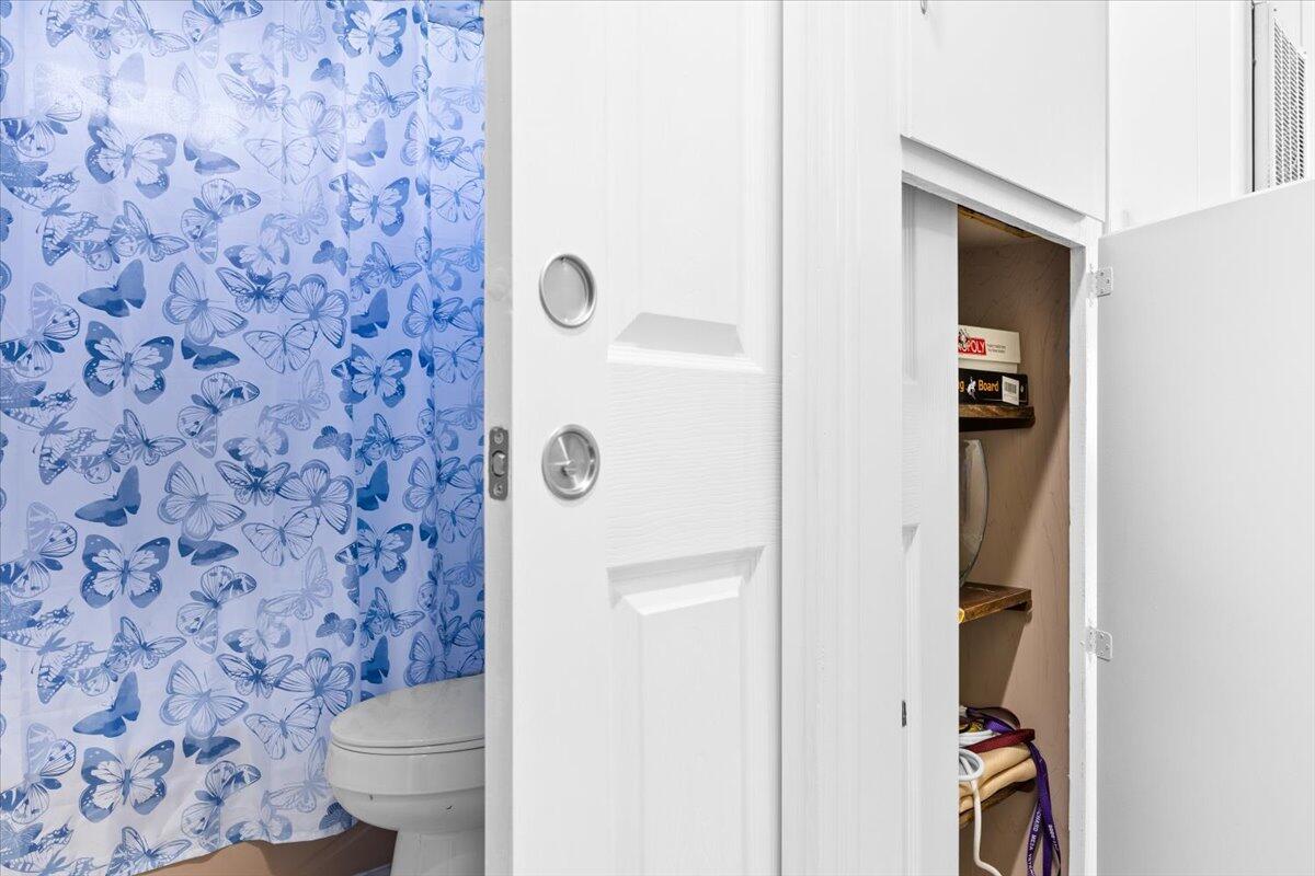 2252 Table Rock Road, Unit SPC 128 Medford, OR 97501 - Photo 12 of 22 Hall Closet
