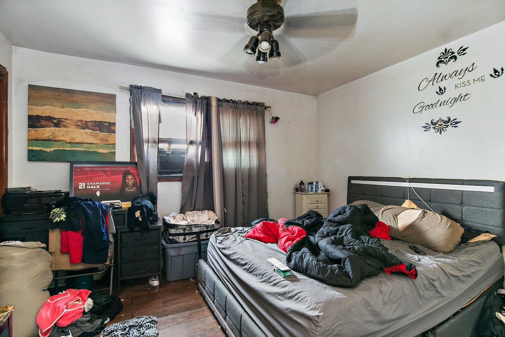 1955 Vermont Avenue Blue Island, IL 60406 - Photo 19 of 34 a living room with lots of furniture