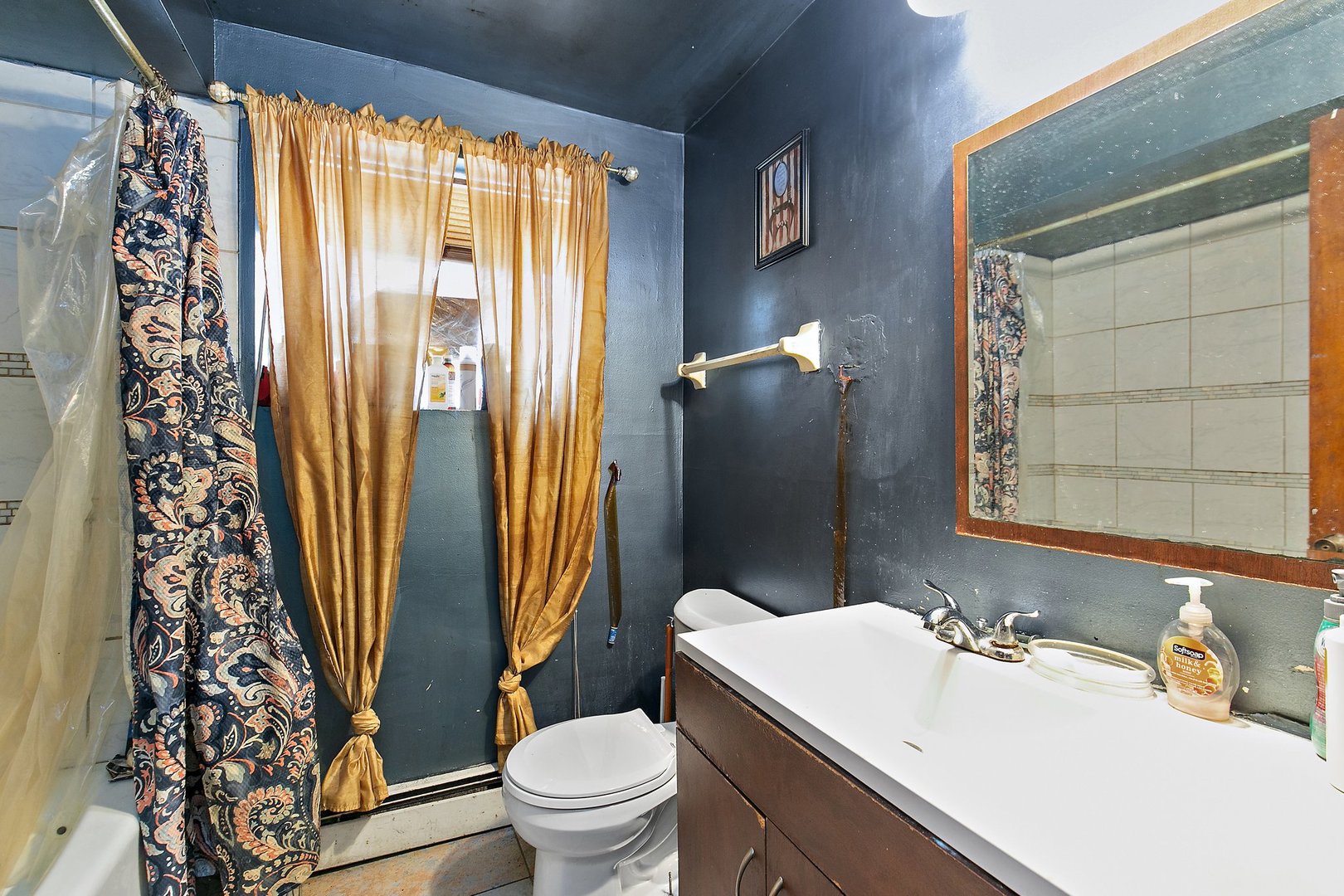 1955 Vermont Avenue Blue Island, IL 60406 - Photo 25 of 34 a bathroom with a sink toilet and shower