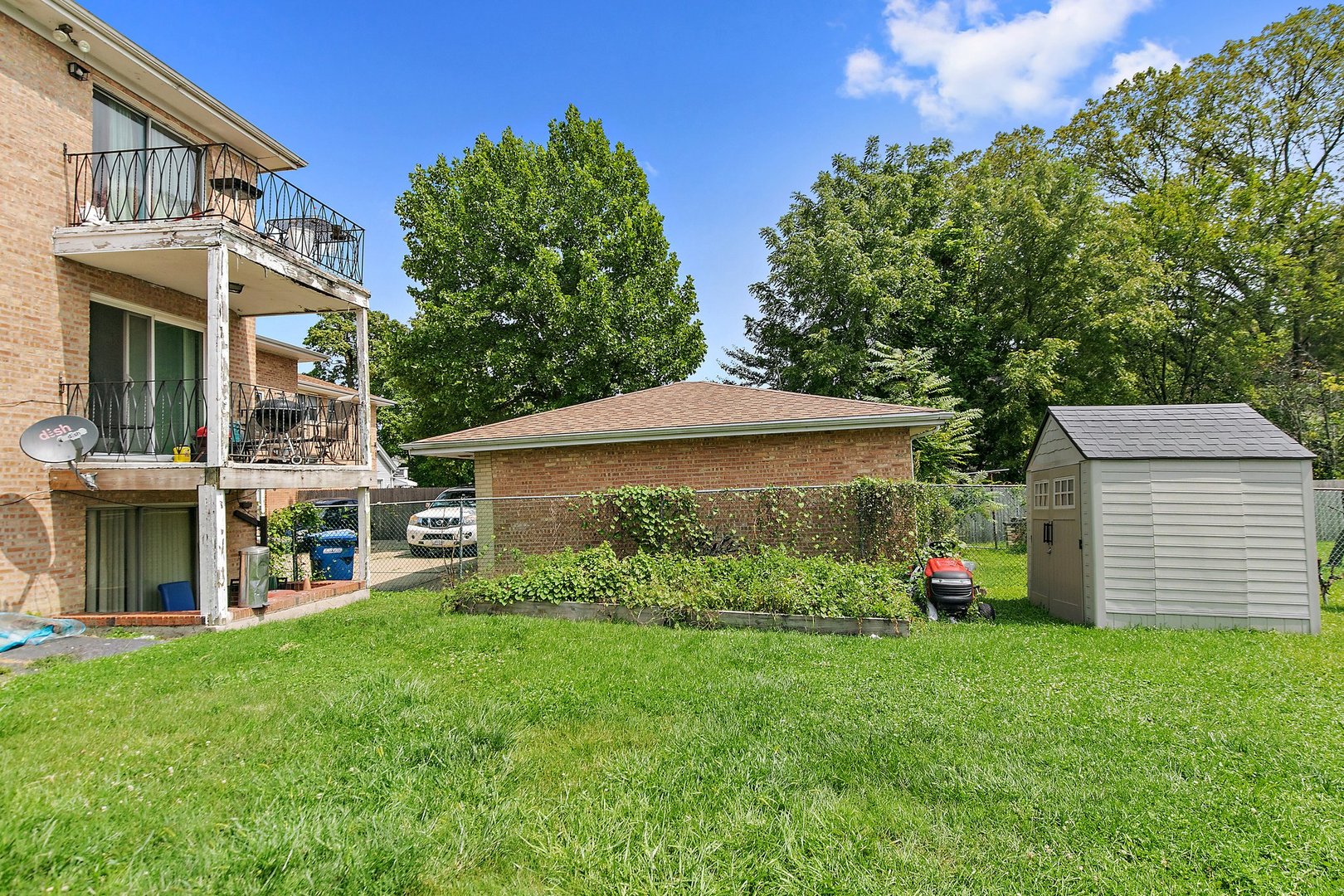 1955 Vermont Avenue Blue Island, IL 60406 - Photo 33 of 34 front view of a house with a yard