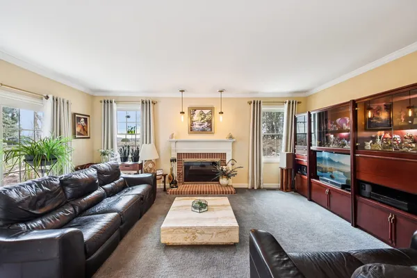 $464,900 | 388 Narragansett Court, Crystal Lake, IL 60012