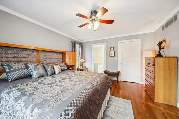 $464,900 | 388 Narragansett Court, Crystal Lake, IL 60012