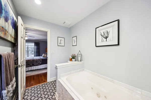 $464,900 | 388 Narragansett Court, Crystal Lake, IL 60012