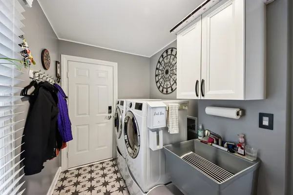 $464,900 | 388 Narragansett Court, Crystal Lake, IL 60012