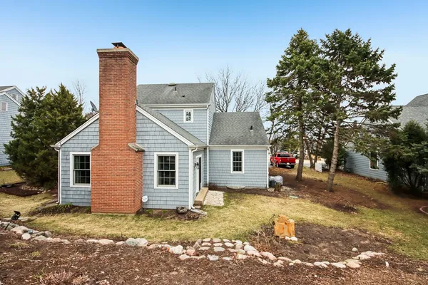 $464,900 | 388 Narragansett Court, Crystal Lake, IL 60012