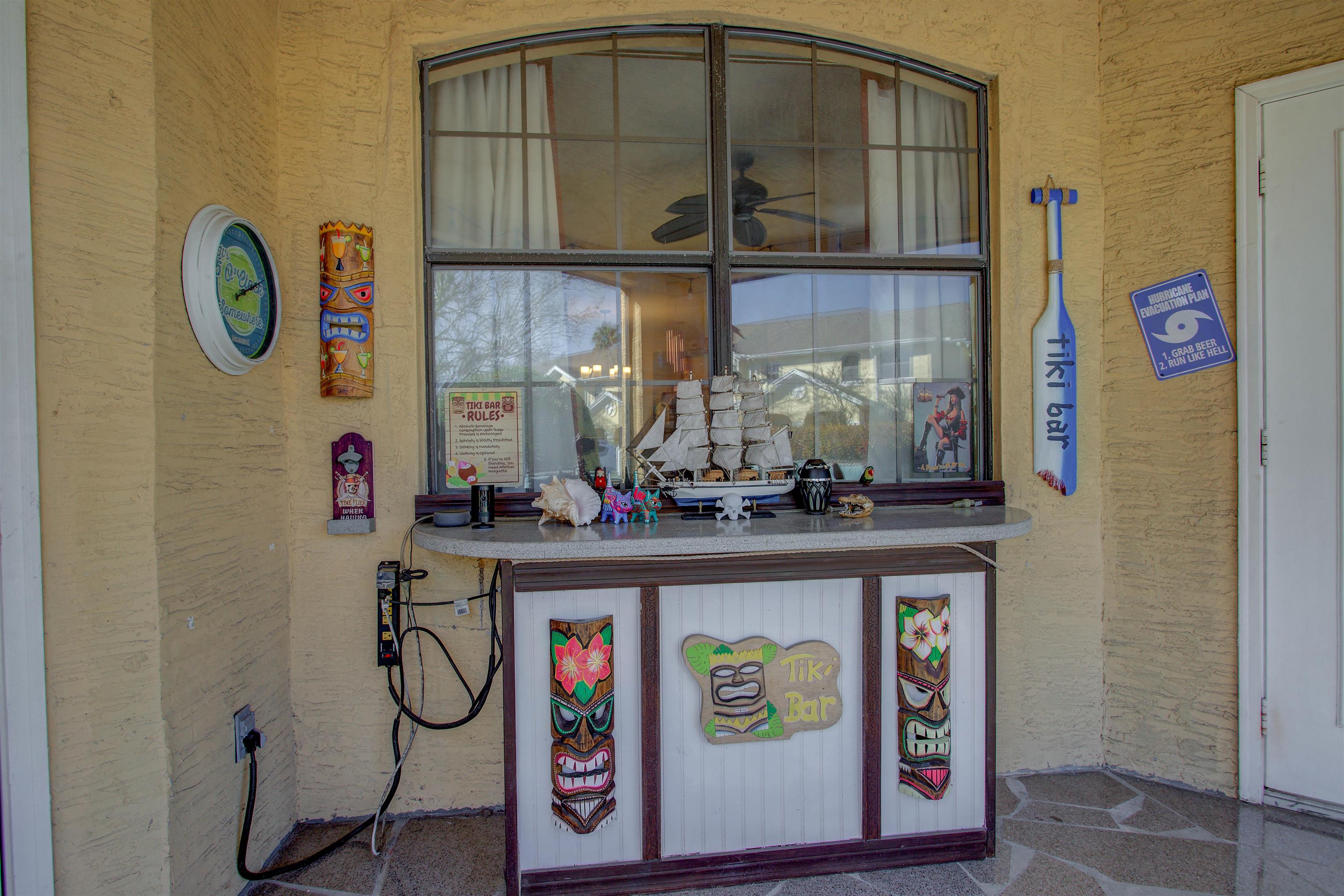 1800 Vista Cove Road St. Augustine, FL 32084 - Photo 42 of 58 Bar with a textured wall