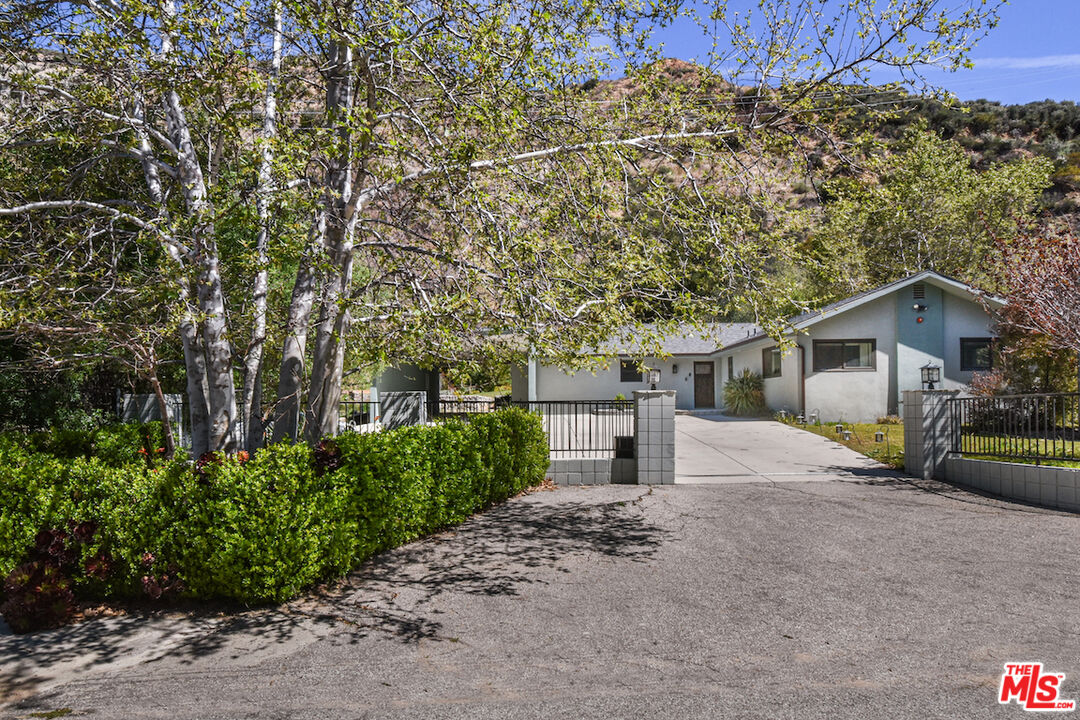2447 Stonyvale Road Tujunga, CA 91042 - Photo 1 of 33