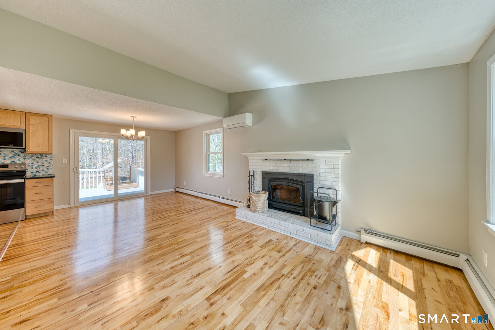371 Warrenville Road Mansfield, CT 06250 - Photo 11 of 38